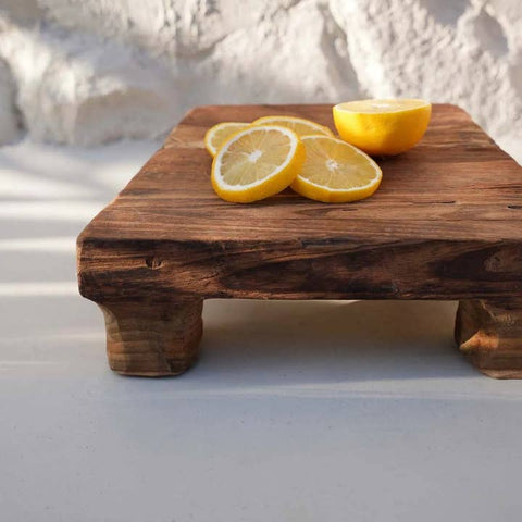 Vassoio The Yummy in Legno di Teak Naturale con Piedini