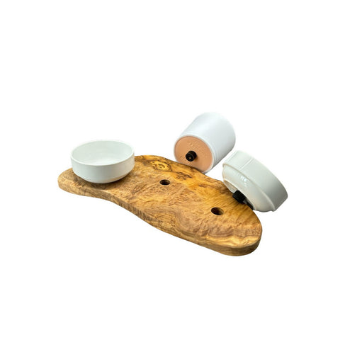 Stazione di Alimentazione RUSTY per Gatti con 2 Ciotole e Vaso per Erba Gatta in Legno d’Ulivo