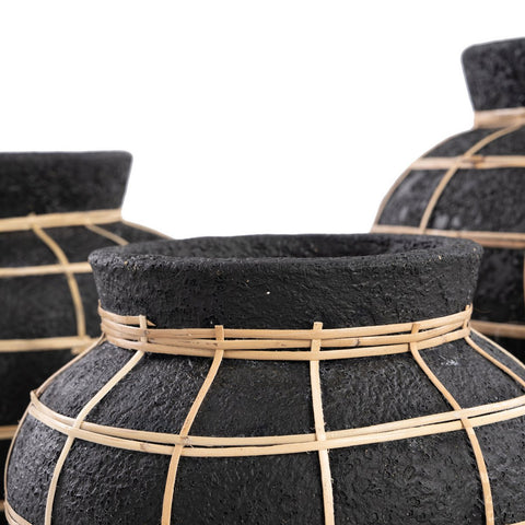 Vaso Scultoreo in Terracotta e Rattan The Belly M (29x23 cm) - Nero e Naturale