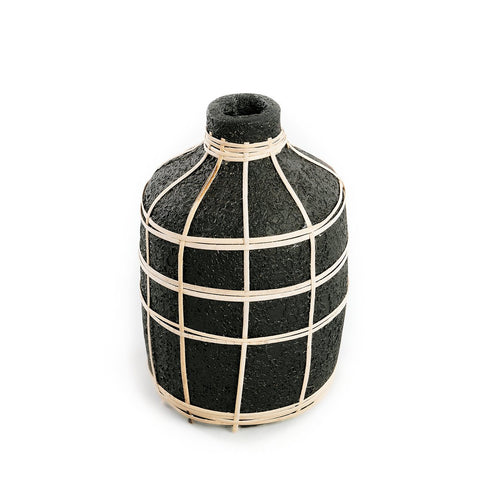 Vaso Sinuoso in Terracotta e Rattan The Whoopy M (13x23 cm) - Nero e Naturale