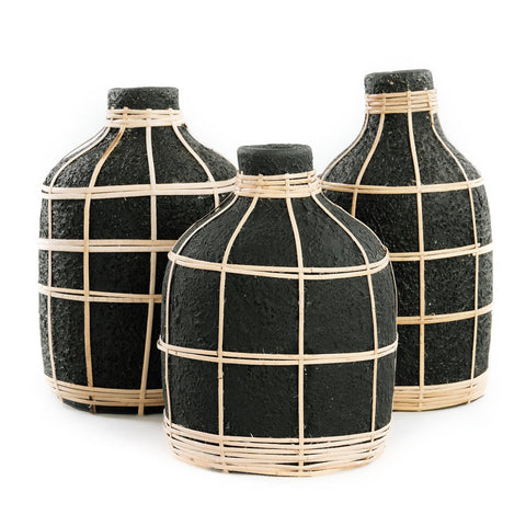 Vaso Sinuoso in Terracotta e Rattan The Whoopy M (13x23 cm) - Nero e Naturale