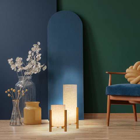 Lampada da tavolo classica in legno naturale e tessuto chiaro Matilda alta 32 cm