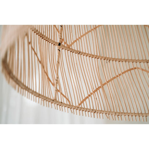 Lampada a sospensione The Twister in rattan naturale – M