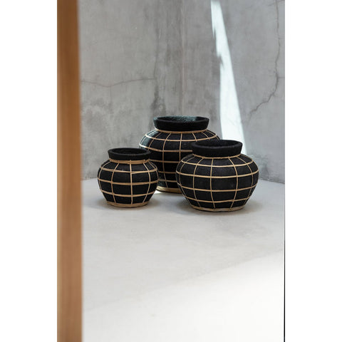 Vaso Scultoreo in Terracotta e Rattan The Belly – Nero Naturale - S