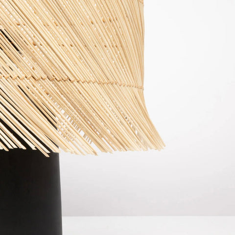 Lampada da Tavolo in Terracotta e Rattan Sfrangiato – Nero Naturale (H 55 cm)