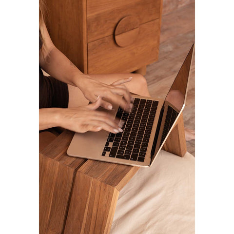Tavolino Scultoreo in Teak Ashley Cocoon
