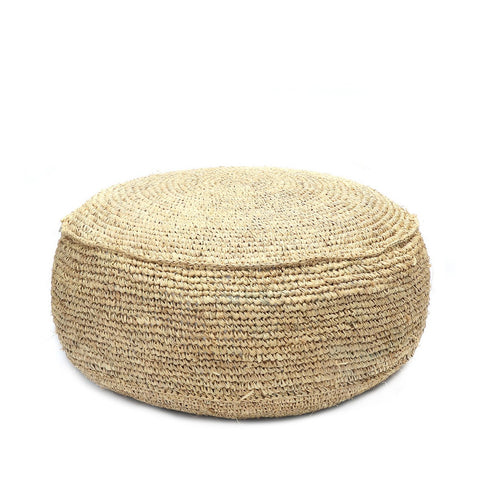 Pouf rotondo fatto a mano in rafia naturale intrecciata Flores 60x35 cm in stile Boho-Chic.