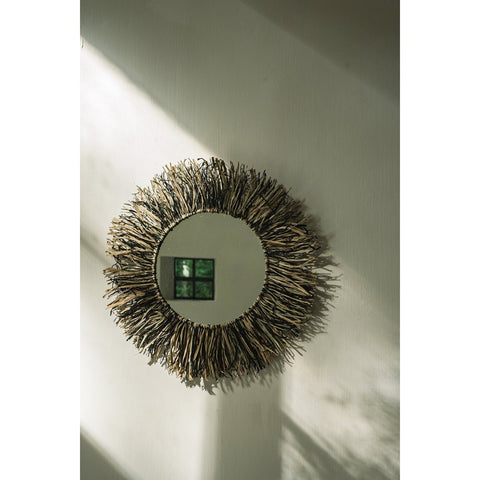 Round Wall Mirror with Raffia Fringes: The Rafia Fringe M (55 cm) - Black and Natural